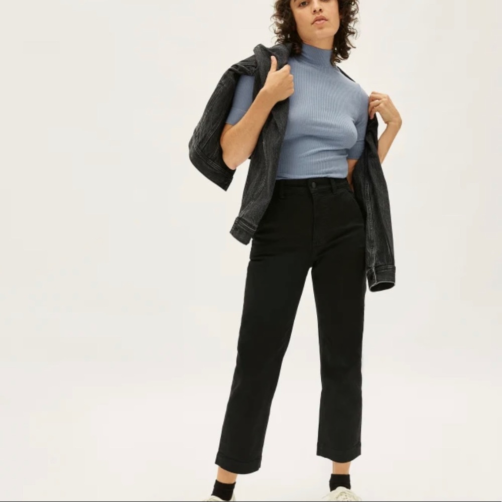 Everlane Straight Leg Crop Short Color Black